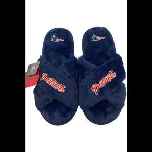 NFL Women's Fur Cross Team Slippers Patriots -